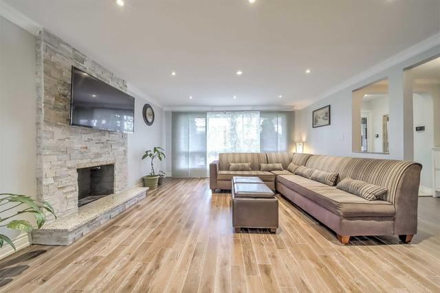 34 Bunty Lane, House detached with 3 bedrooms, 3 bathrooms and 4 parking in Toronto ON | Image 5