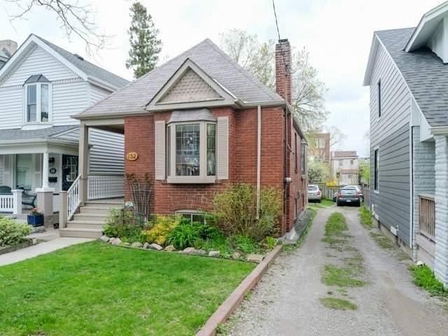 152 Pickering St, House detached with 2 bedrooms, 1 bathrooms and 2 parking in Toronto ON | Image 1