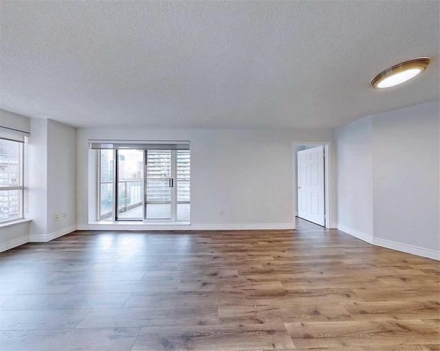 2309 - 909 Bay St, Condo with 3 bedrooms, 2 bathrooms and 1 parking in Toronto ON | Image 2
