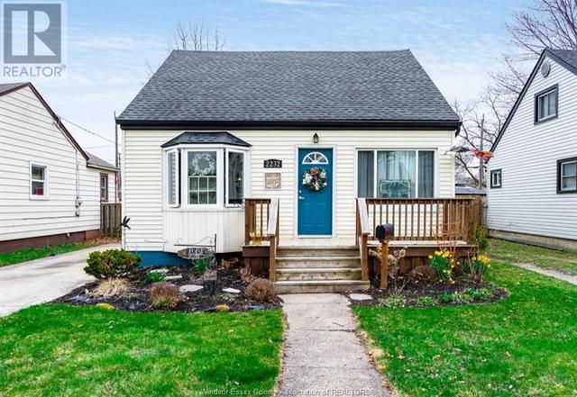 2232 Parent Avenue, House detached with 4 bedrooms, 2 bathrooms and null parking in Windsor ON | Image 2