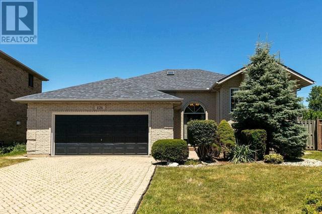 126 Hampton Cres, House detached with 3 bedrooms, 2 bathrooms and 8 parking in Windsor ON | Image 1