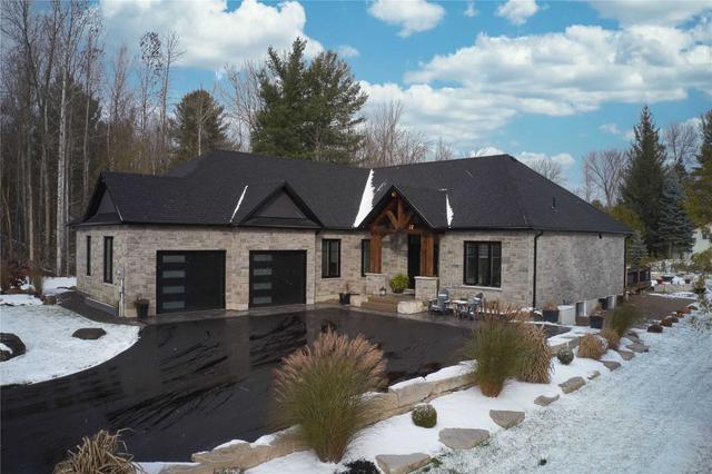7 Symond Ave, House detached with 3 bedrooms, 3 bathrooms and 9 parking in Oro Medonte ON | Image 1