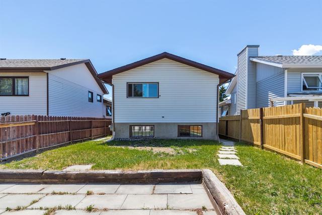 64 Whitworth Road Ne, House detached with 4 bedrooms, 2 bathrooms and 2 parking in Calgary AB | Image 19