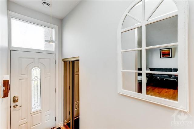 214 Fraser Park, House detached with 4 bedrooms, 2 bathrooms and 5 parking in Ottawa ON | Image 2
