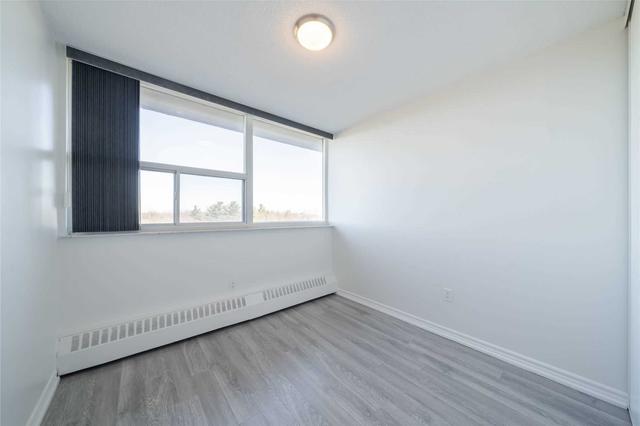 812 - 3501 Glen Erin Dr, Condo with 3 bedrooms, 1 bathrooms and 1 parking in Mississauga ON | Image 3