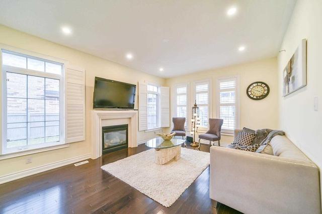 17 Jevins Clse, House detached with 4 bedrooms, 5 bathrooms and 6 parking in Brampton ON | Image 9