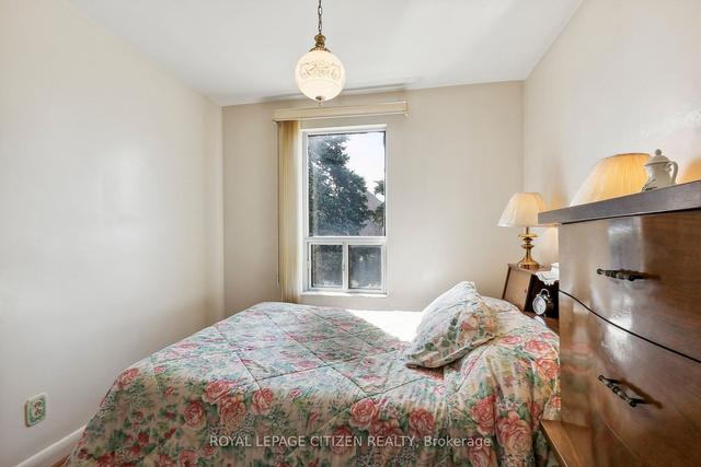 1498 Lawrence Ave W, House semidetached with 3 bedrooms, 2 bathrooms and 6 parking in Toronto ON | Image 19