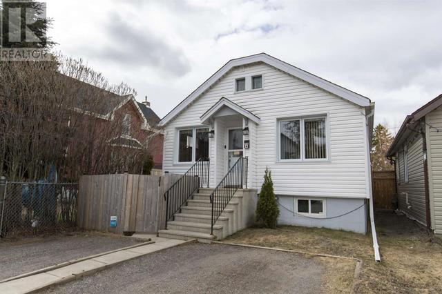 236 Pruden St, House detached with 2 bedrooms, 1 bathrooms and null parking in Thunder Bay ON | Image 2