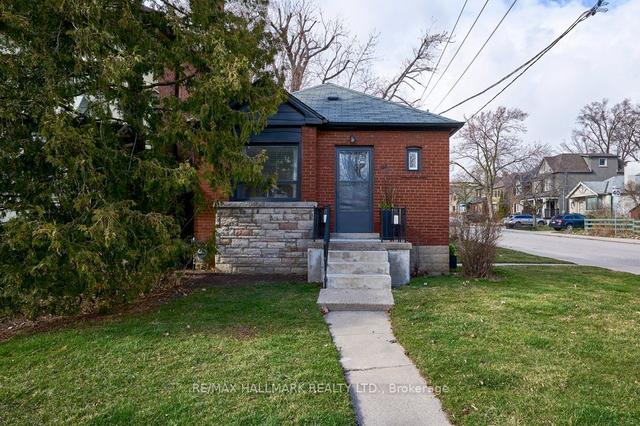 34 Gloucester Grve, House detached with 2 bedrooms, 1 bathrooms and 2 parking in Toronto ON | Image 1