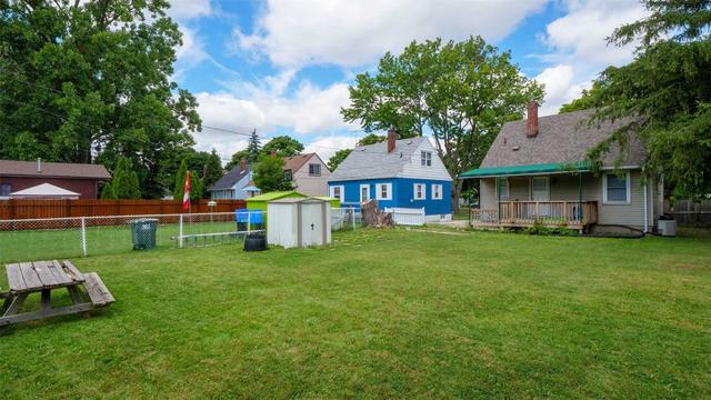 2083 Grove Ave, House detached with 3 bedrooms, 2 bathrooms and 2 parking in Windsor ON | Image 16
