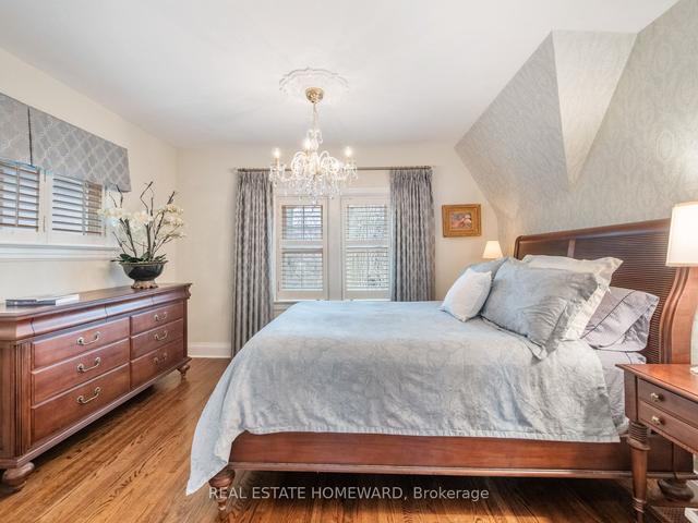 53 Beaufort Rd, House detached with 3 bedrooms, 2 bathrooms and 2 parking in Toronto ON | Image 3