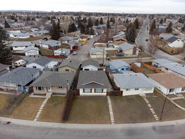 275 Dovercliffe Way Se, House detached with 5 bedrooms, 2 bathrooms and 2 parking in Calgary AB | Image 34