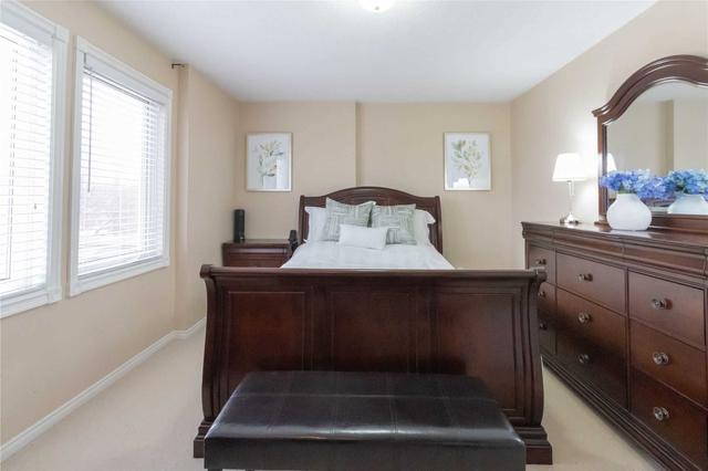 34 Nectarine Cres, House detached with 3 bedrooms, 3 bathrooms and 4 parking in Brampton ON | Image 11