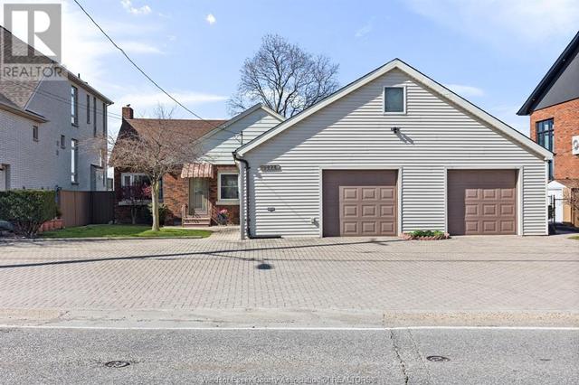 9828 Riverside Drive East, House detached with 3 bedrooms, 2 bathrooms and null parking in Windsor ON | Image 38