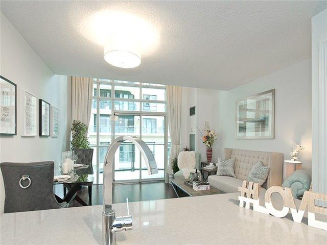 404 - 30 Hayden St, Condo with 1 bedrooms, 2 bathrooms and 1 parking in Toronto ON | Image 12
