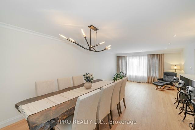 2337 Chilsworthy Ave, House semidetached with 4 bedrooms, 3 bathrooms and 4 parking in Mississauga ON | Image 2