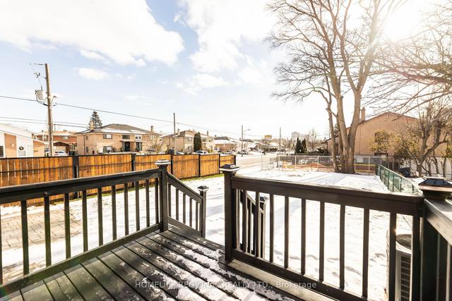 19 Coronado Crt, House semidetached with 4 bedrooms, 2 bathrooms and 4 parking in Toronto ON | Image 32
