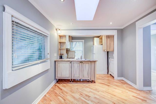 206 Willowdale Ave, House detached with 2 bedrooms, 2 bathrooms and 2 parking in Toronto ON | Image 3