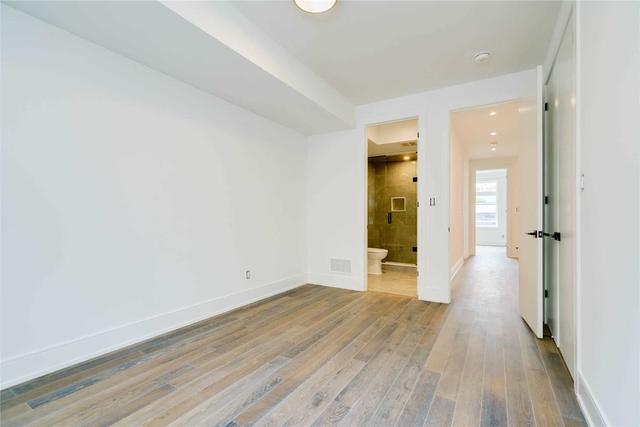 2 - 355 Dupont St, Townhouse with 3 bedrooms, 3 bathrooms and 1 parking in Toronto ON | Image 17