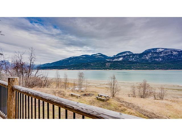 682 Lower Inonoaklin Rd, House detached with 3 bedrooms, 3 bathrooms and 10 parking in Central Kootenay K BC | Image 51