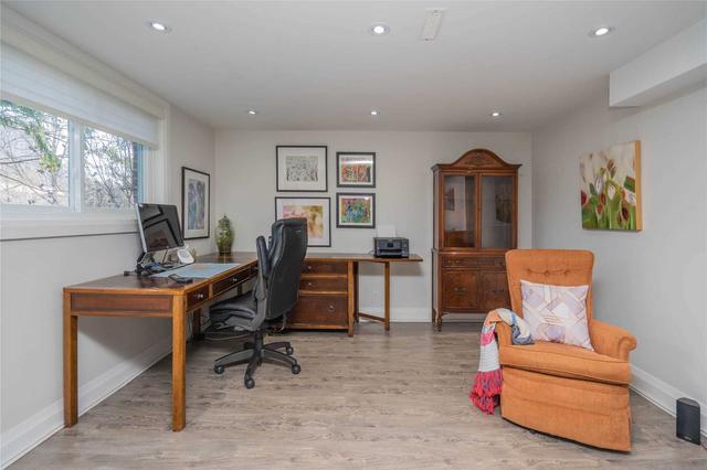 33 Fulbert Cres, House detached with 3 bedrooms, 3 bathrooms and 4 parking in Toronto ON | Image 15