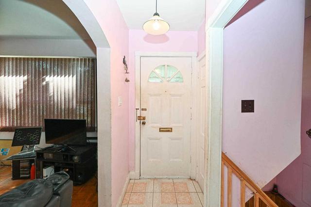 118 William St, House detached with 2 bedrooms, 2 bathrooms and 5 parking in Toronto ON | Image 35