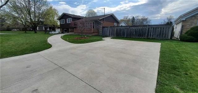 25 Marmac Dr, House detached with 3 bedrooms, 2 bathrooms and 10 parking in St. Catharines ON | Image 24