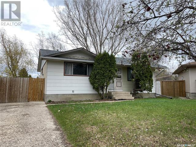 13 Mcgee Cres, House detached with 3 bedrooms, 1 bathrooms and null parking in Saskatoon SK | Card Image