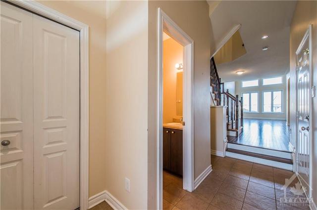 987 Klondike Road, Townhouse with 3 bedrooms, 3 bathrooms and 3 parking in Ottawa ON | Image 3