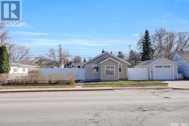1337 Coteau Street W, House detached with 1 bedrooms, 1 bathrooms and null parking in Moose Jaw SK | Image 2