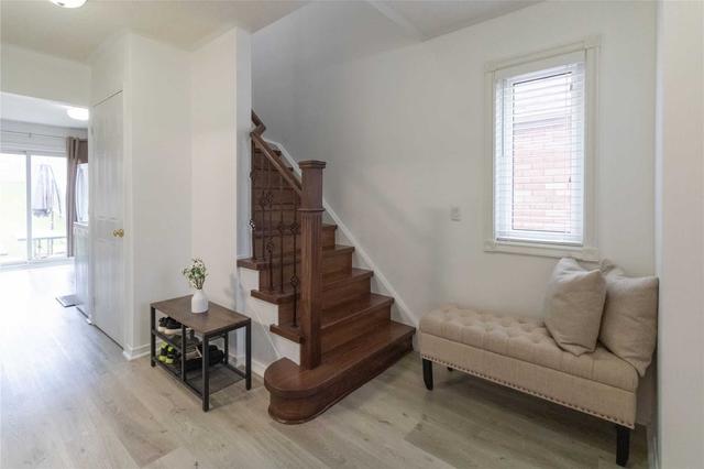 34 Nectarine Cres, House detached with 3 bedrooms, 3 bathrooms and 4 parking in Brampton ON | Image 3
