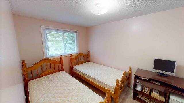 14 Linfield Dr, House semidetached with 3 bedrooms, 2 bathrooms and 4 parking in St. Catharines ON | Image 2