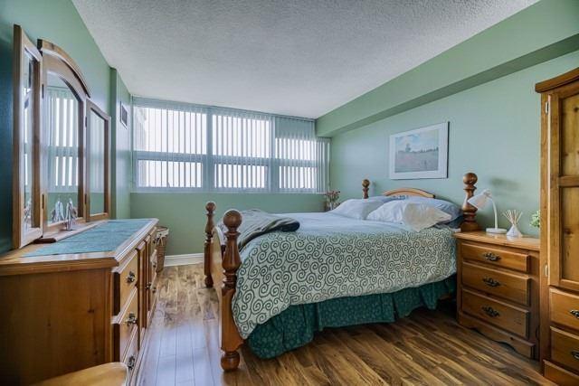 2004 - 8 Lisa St, Condo with 1 bedrooms, 2 bathrooms and 1 parking in Brampton ON | Image 12