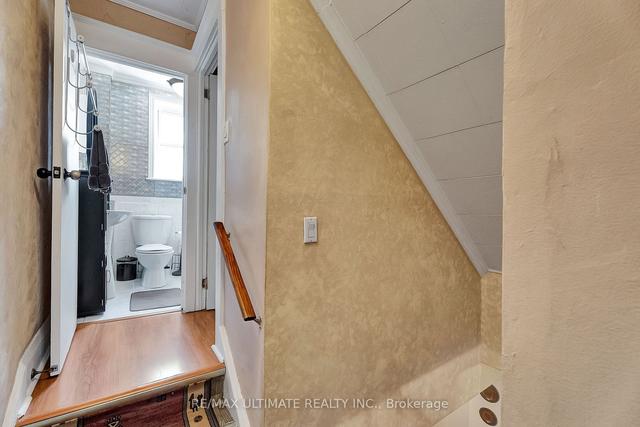 39 Hatherley Rd, House detached with 2 bedrooms, 1 bathrooms and 1 parking in Toronto ON | Image 13