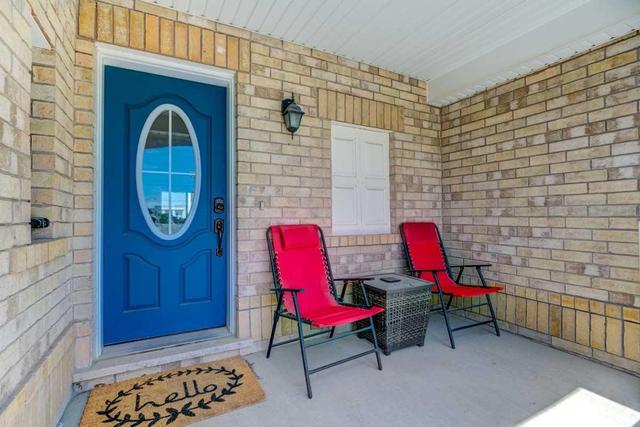 178 Higginbotham Cres, House attached with 3 bedrooms, 3 bathrooms and 2 parking in Milton ON | Image 2