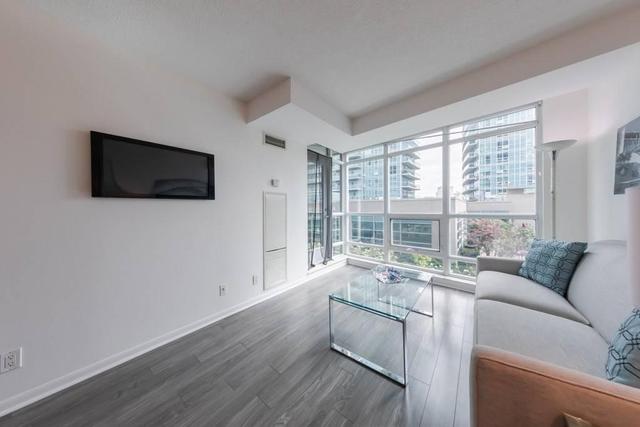 512 - 185 Legion Rd N, Condo with 2 bedrooms, 2 bathrooms and 1 parking in Toronto ON | Image 3