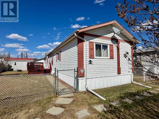 4 Davio Place, Home with 3 bedrooms, 2 bathrooms and 2 parking in Whitecourt AB | Image 1