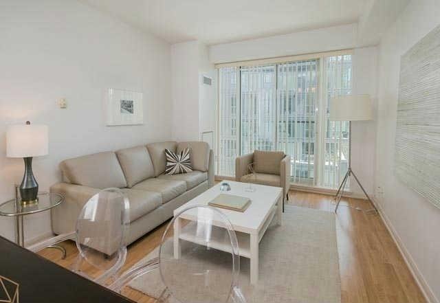 710 - 18 Beverley St, Condo with 1 bedrooms, 1 bathrooms and 1 parking in Toronto ON | Image 3