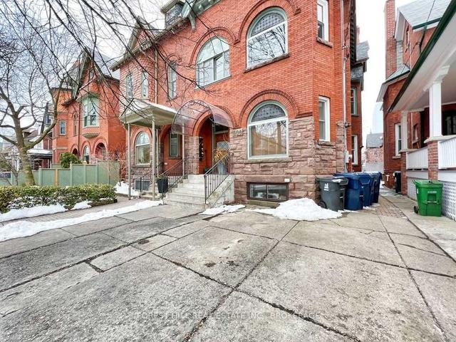 600 Huron St, House semidetached with 8 bedrooms, 3 bathrooms and 2 parking in Toronto ON | Image 1