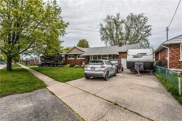 372 Grantham Ave, House detached with 3 bedrooms, 2 bathrooms and 4 parking in St. Catharines ON | Image 2