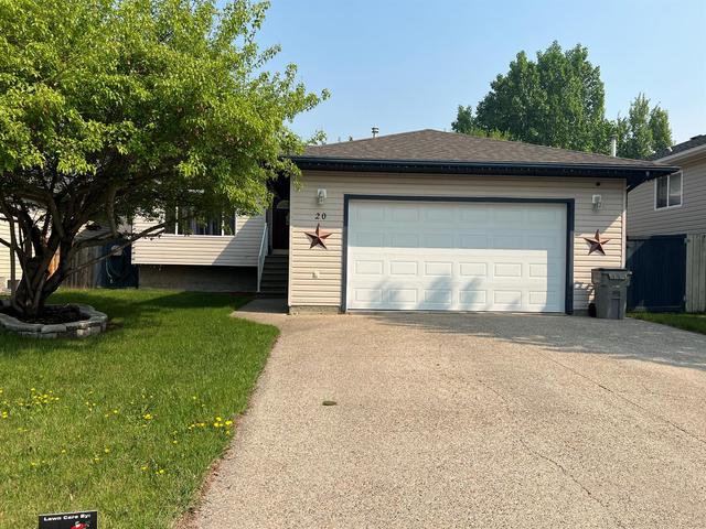 20 Skaggs Crossing, House detached with 5 bedrooms, 3 bathrooms and 4 parking in Whitecourt AB | Image 1