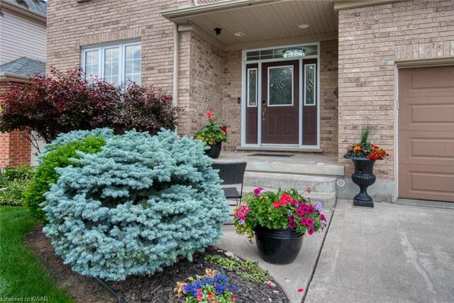 846 Creekside Drive, House detached with 5 bedrooms, 3 bathrooms and 4 parking in Waterloo ON | Image 2