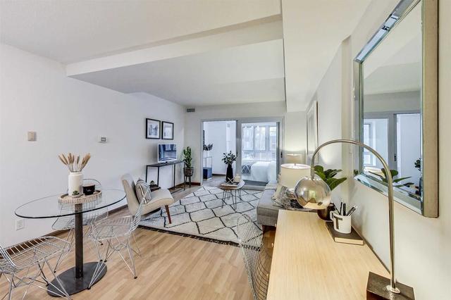 211 - 15 Maplewood Ave, Condo with 1 bedrooms, 1 bathrooms and 0 parking in Toronto ON | Image 5