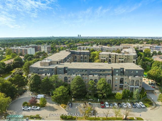 135 - 4001 Don Mills Rd, Townhouse with 2 bedrooms, 2 bathrooms and 1 parking in Toronto ON | Image 1