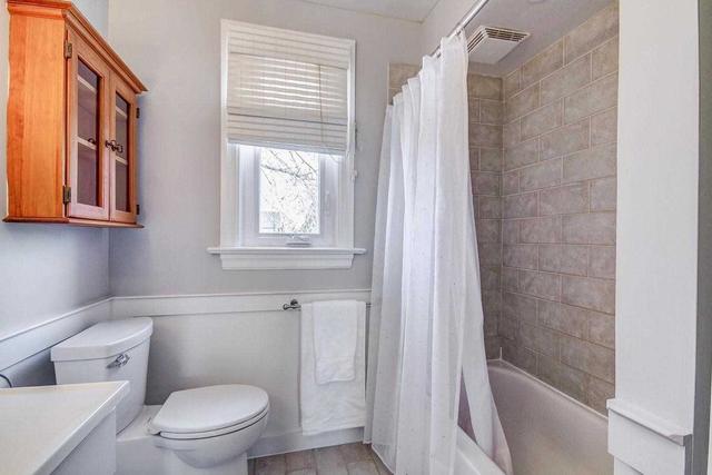 129 Dewhurst Blvd, House semidetached with 3 bedrooms, 2 bathrooms and 5 parking in Toronto ON | Image 15
