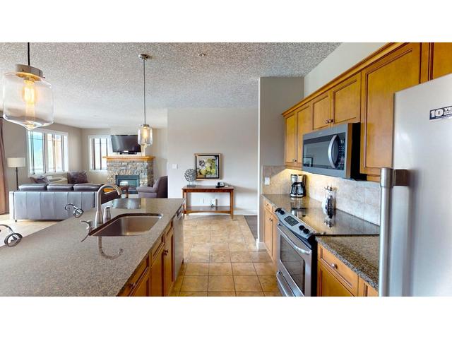 426 D   400 Bighorn Boulevard, Condo with 3 bedrooms, 3 bathrooms and null parking in Radium Hot Springs BC | Image 26
