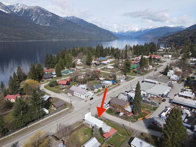124 Lake Avenue, House detached with 3 bedrooms, 2 bathrooms and null parking in Silverton BC | Image 6
