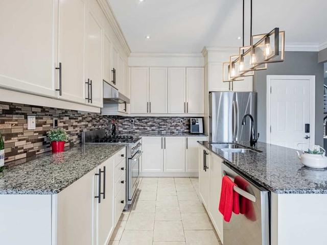 30 Baby Pointe Tr, House detached with 4 bedrooms, 4 bathrooms and 4 parking in Brampton ON | Image 4