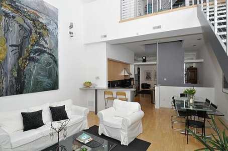 3 - 62 Claremont St, Condo with 2 bedrooms, 2 bathrooms and 1 parking in Toronto ON | Image 4