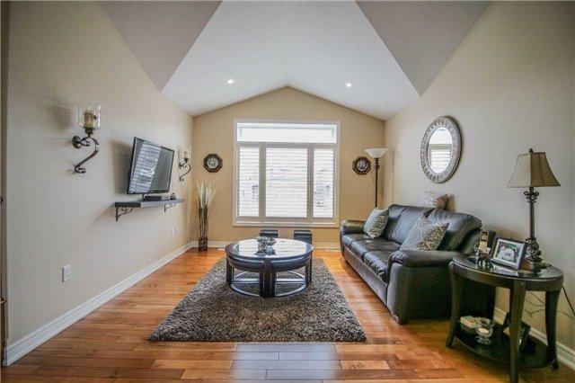 5826 Fiddlehead Lane, House detached with 3 bedrooms, 3 bathrooms and 2 parking in Niagara Falls ON | Image 2